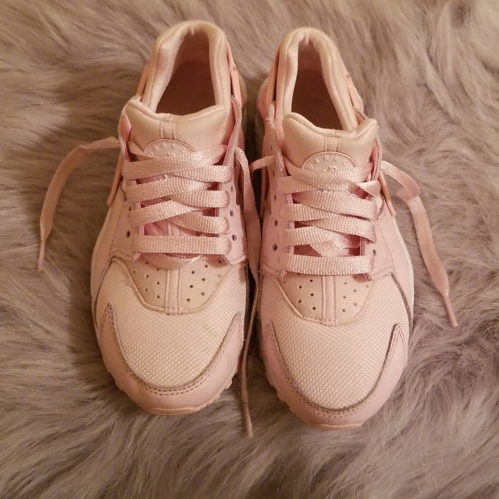 Kids Pink Nike Huarache Sneaker Sz 4